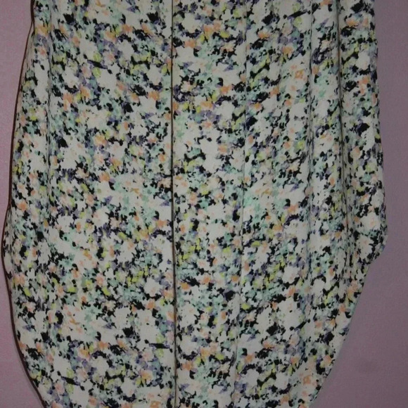 Floral Flowy Tank Top - Picture 7 of 14